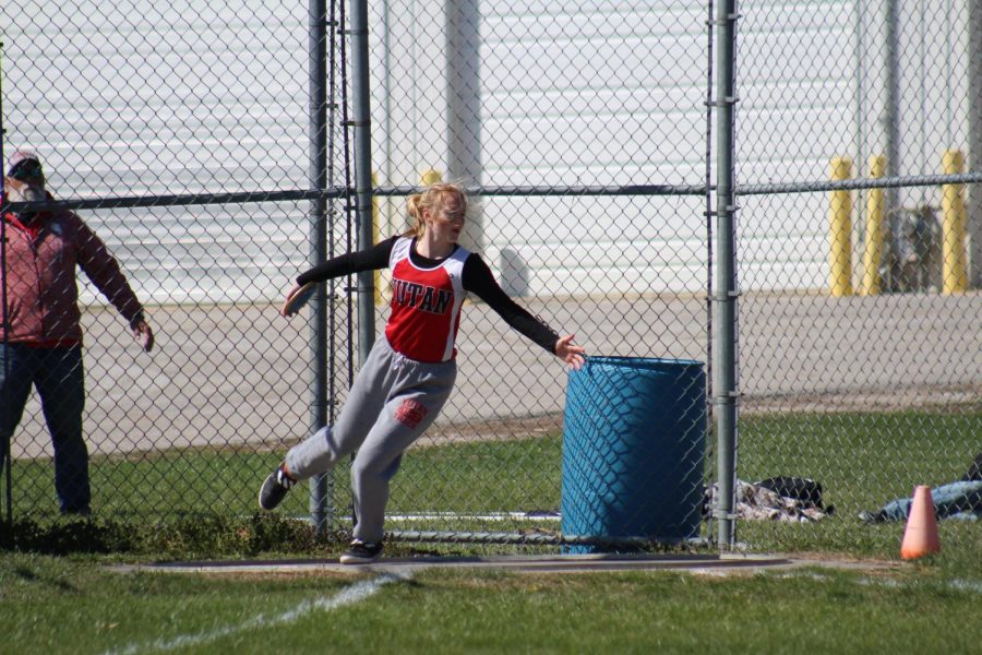 Sophomore Ellie Lloyd prepares to throw the discus at a 2021 track meet. Lloyd has goals of qualifying for state this year after placing third at districts last year. 