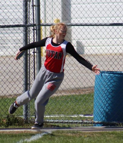 Sophomore Ellie Lloyd prepares to throw the discus at a 2021 track meet. Lloyd has goals of qualifying for state this year after placing third at districts last year. 