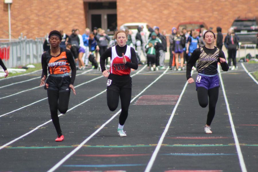 Junior Ellie Lloyd is running the 100 at the Yutan invite in 2022. This year Lloyd is competing in the 100 again. 