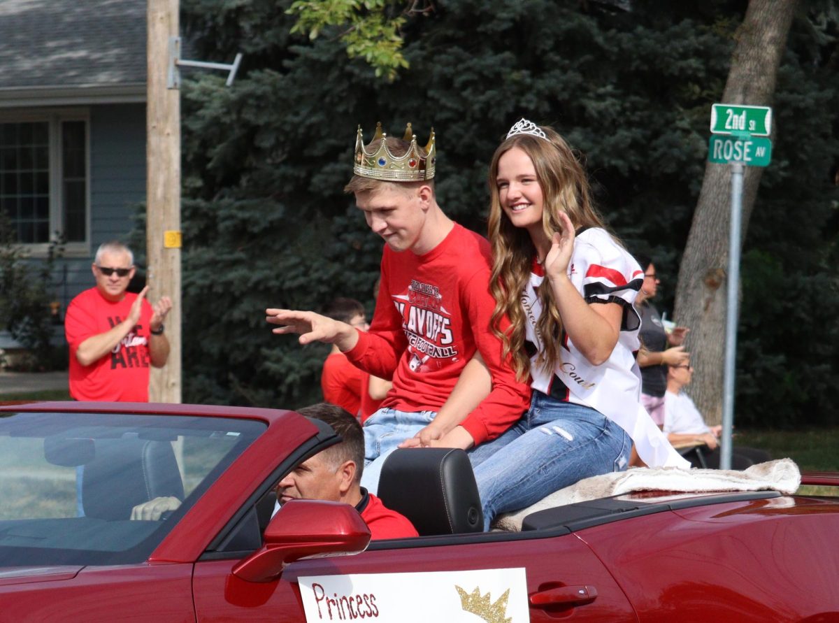 Seniors Ollie Egr and Maycee Hays wave to the crowd during the homecoming parade. The parade was one of Egrs favorite memories from homecoming week.