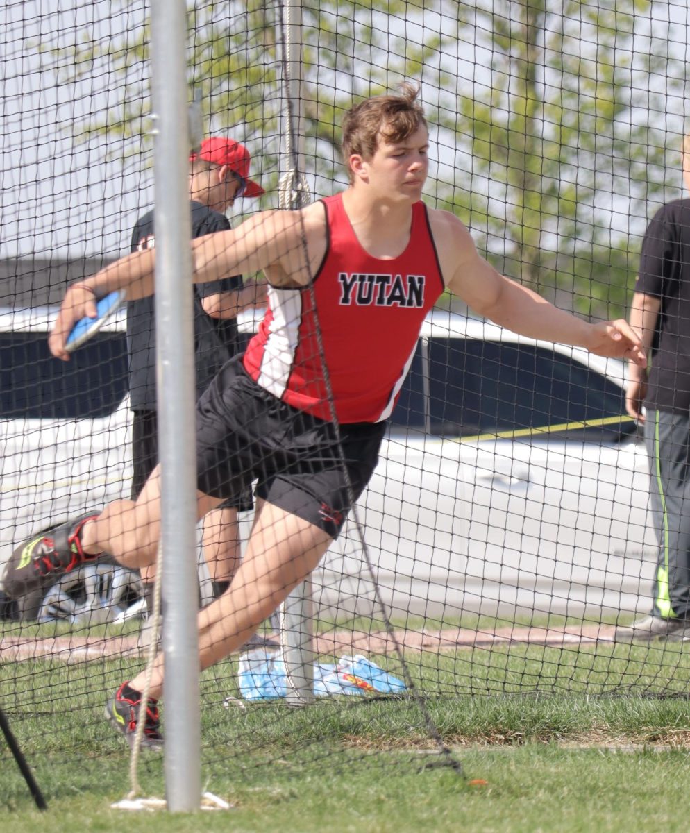 Senior Derek Wacker begins to throw a disc at a 2023 meet. Last year, Wacker placed 5th in disc at the state track meet.