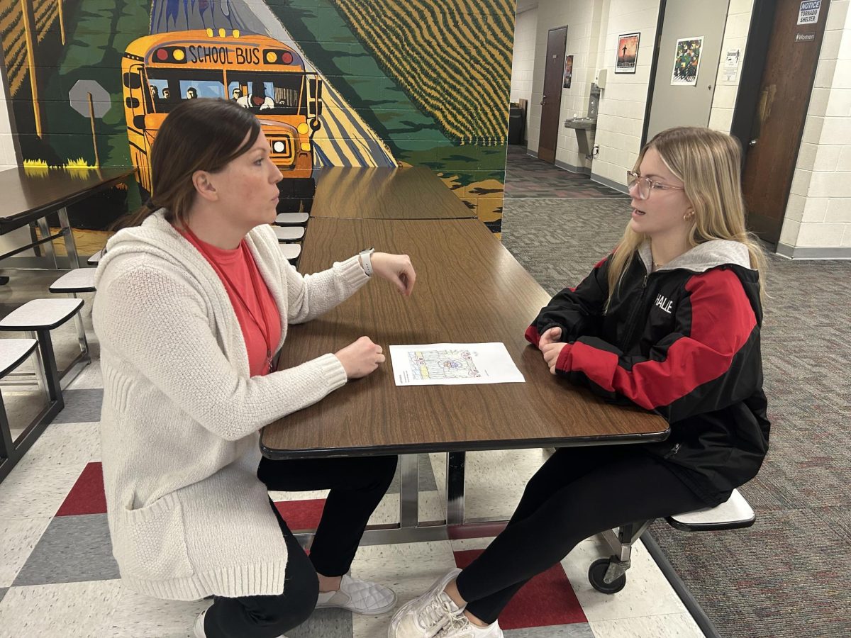 Math teacher Kassie Trevarrow and sophomore Halle Arlt meet in the lunch room to meet for the Teammates program. Trevarrow and Arlt have been meeting since before winter break. 